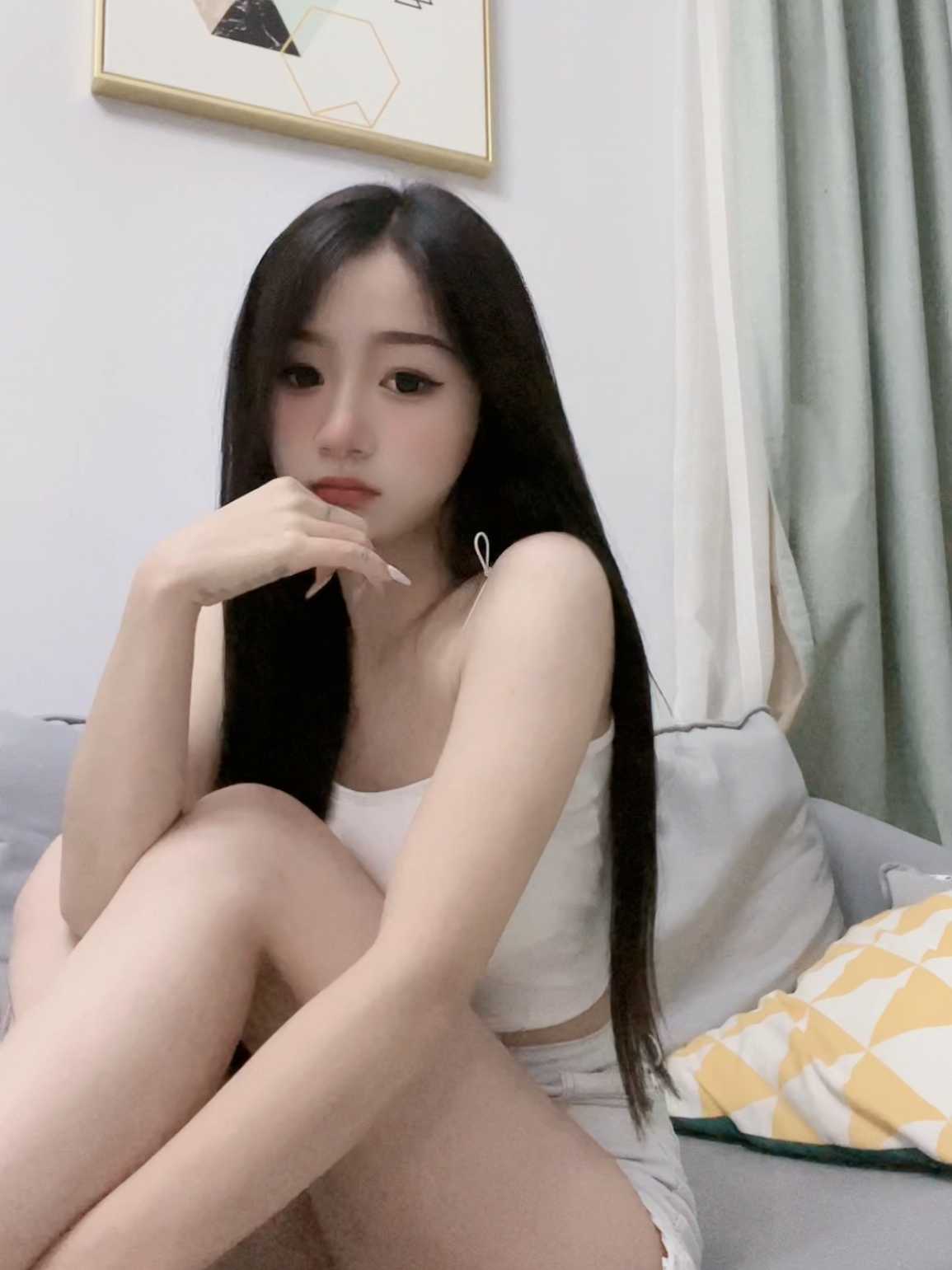 00后超年轻小姐姐