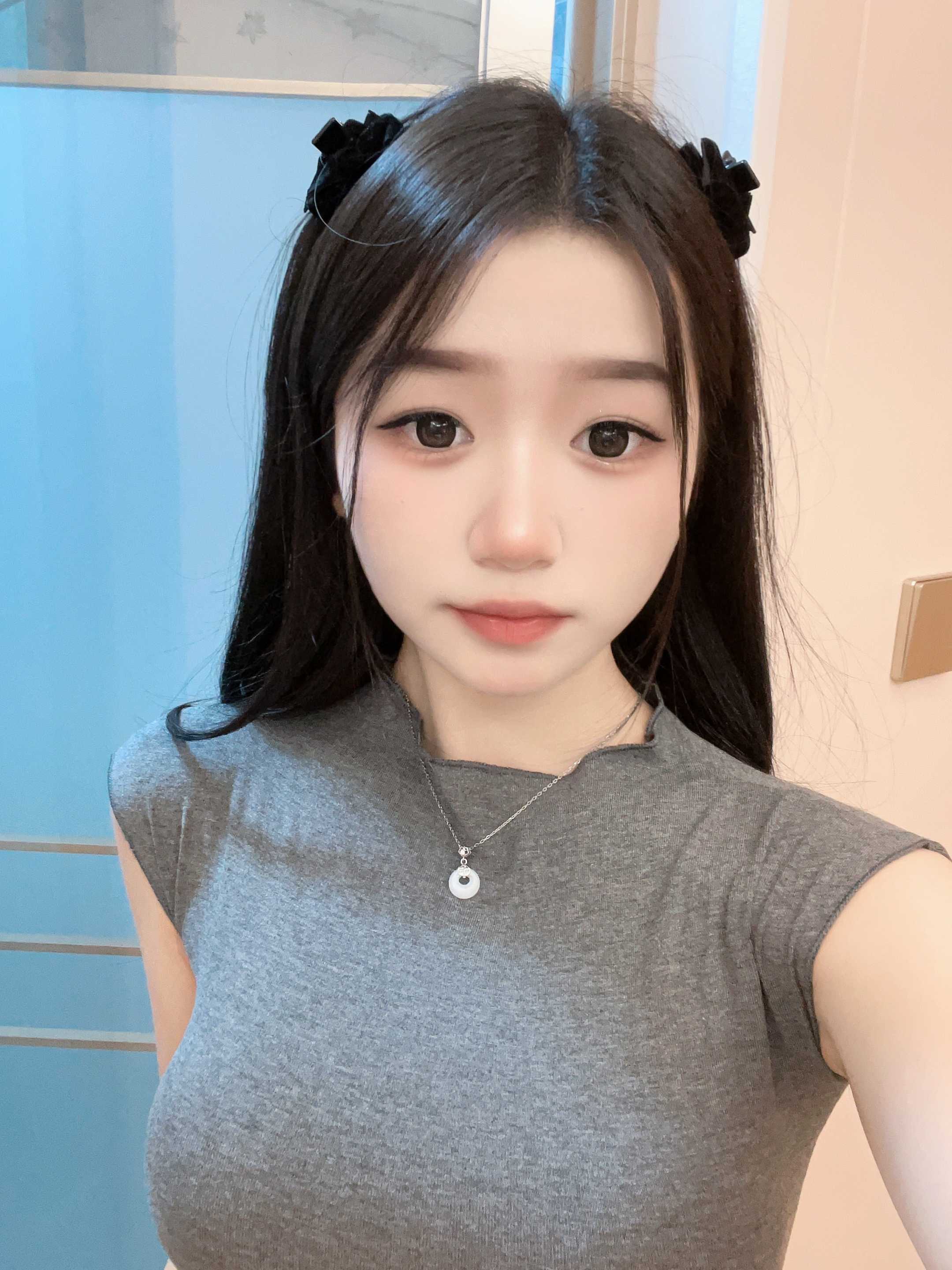 00后超年轻小姐姐