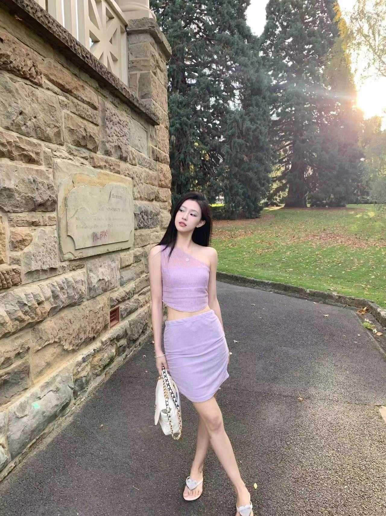 一副享受的销魂表情，玩的很嗨