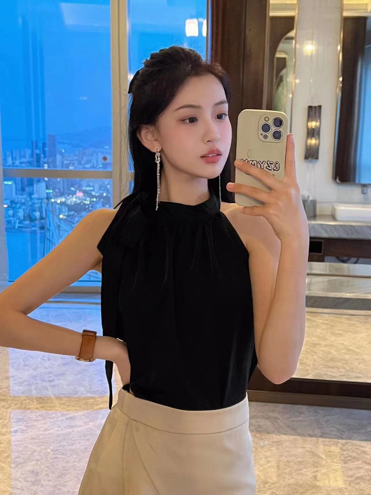 一副享受的销魂表情，玩的很嗨