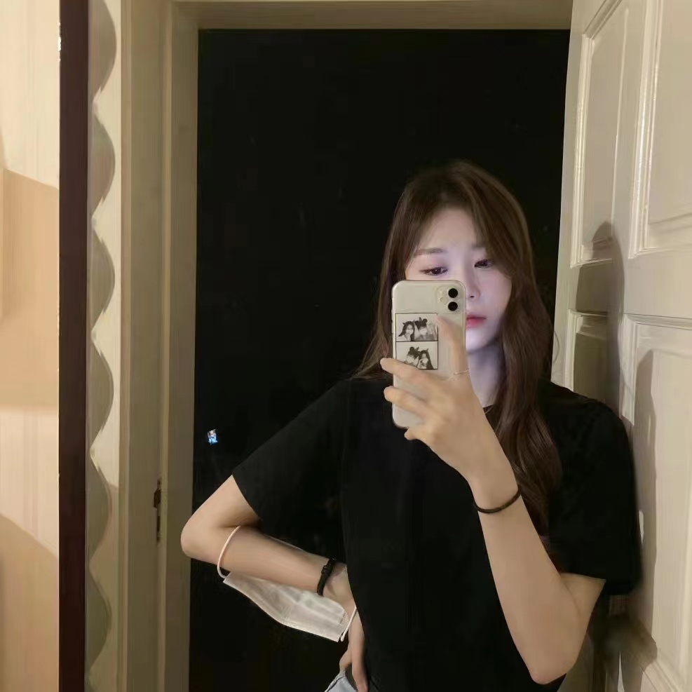 身材真的超级棒，前凸后翘的