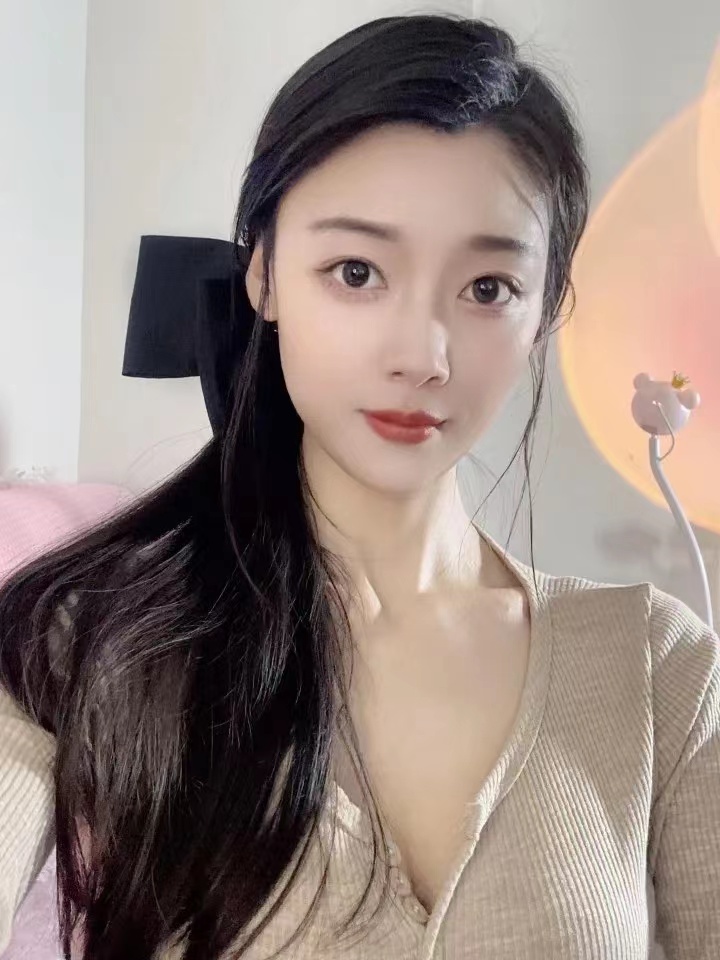 身材丰韵的漂亮妹子