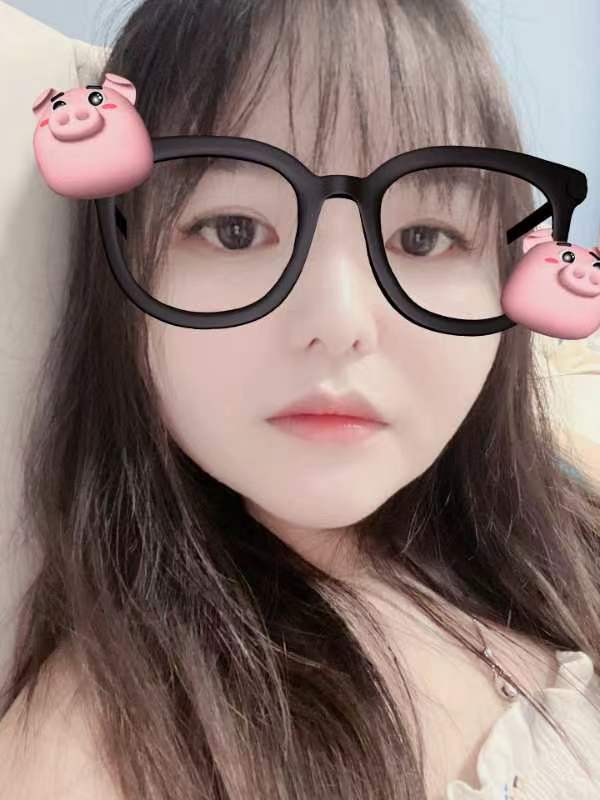 丰满有料的年轻小妹