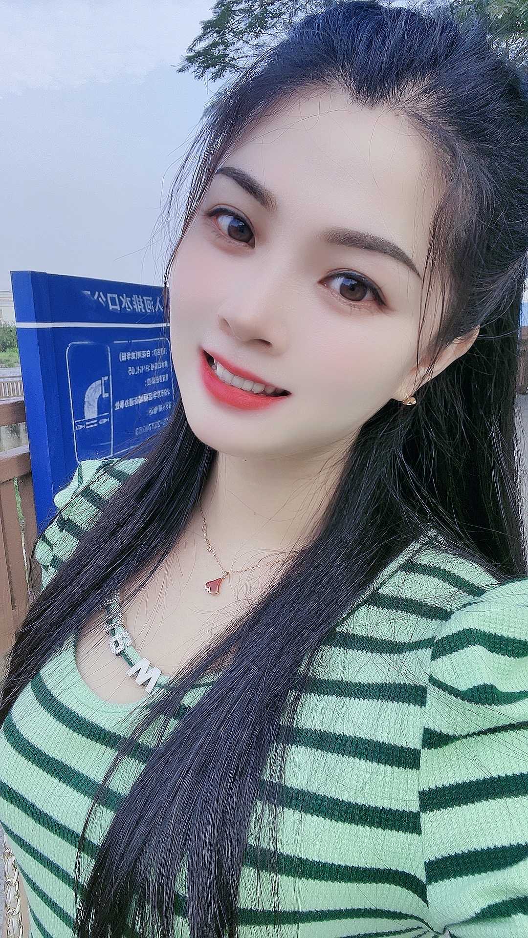 长相甜美声音超甜的小姐姐