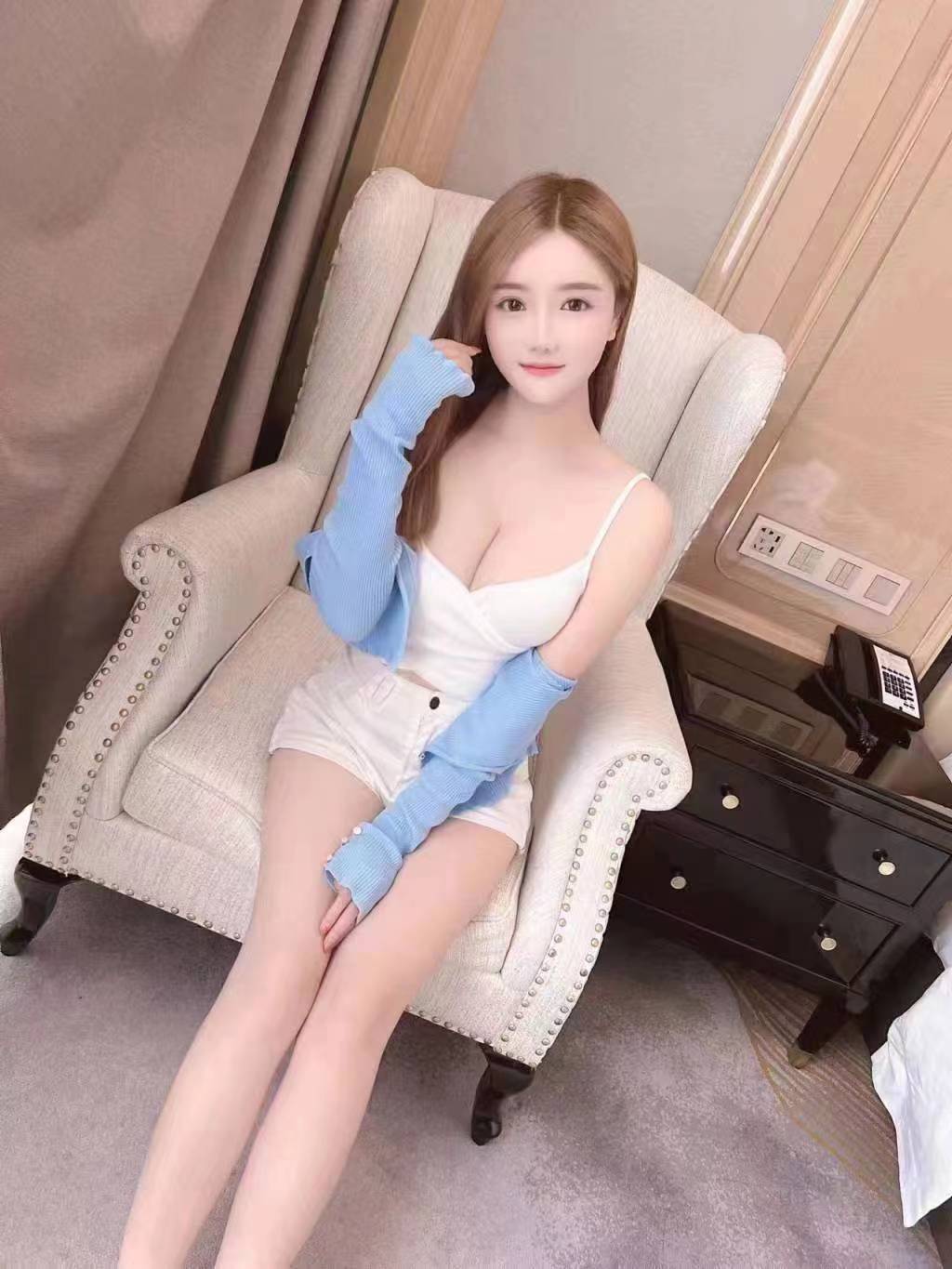 性感辣妹，服务到位