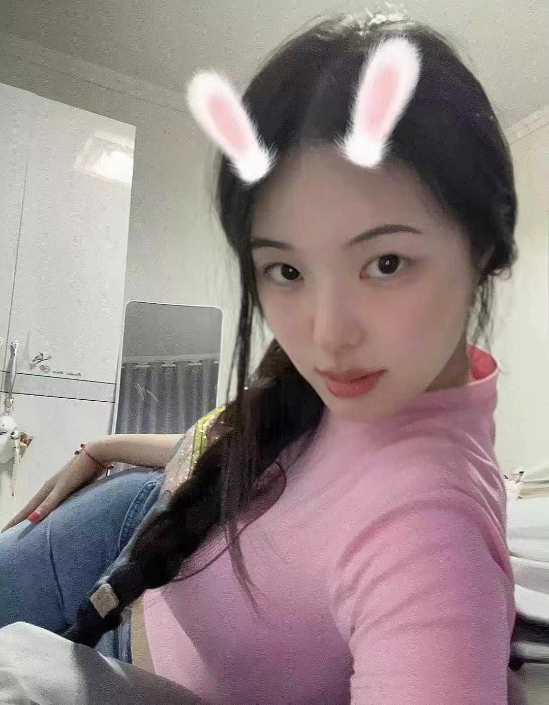 小姐姐胸大身材不错