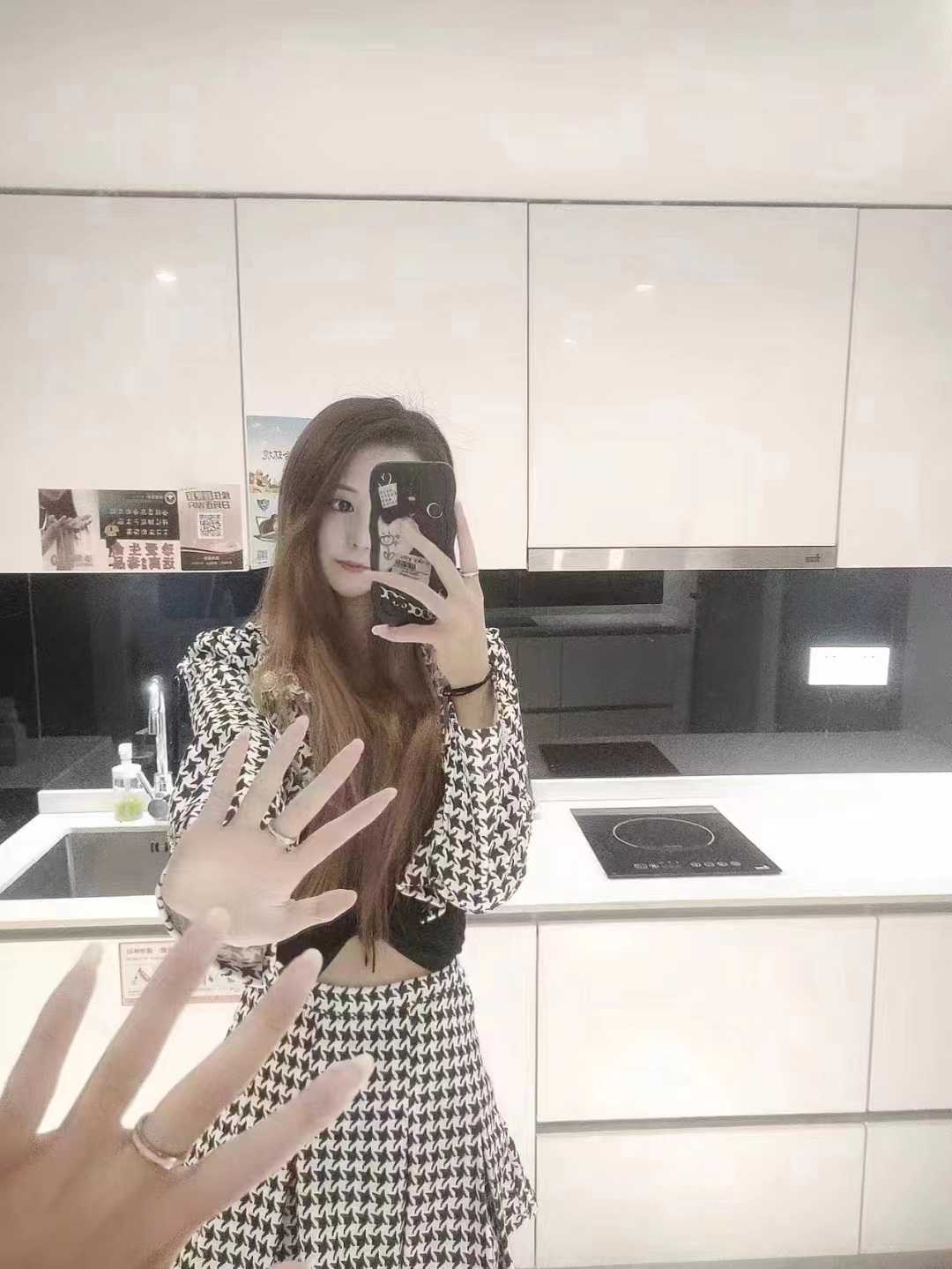 咪咪手感好，制服丝袜