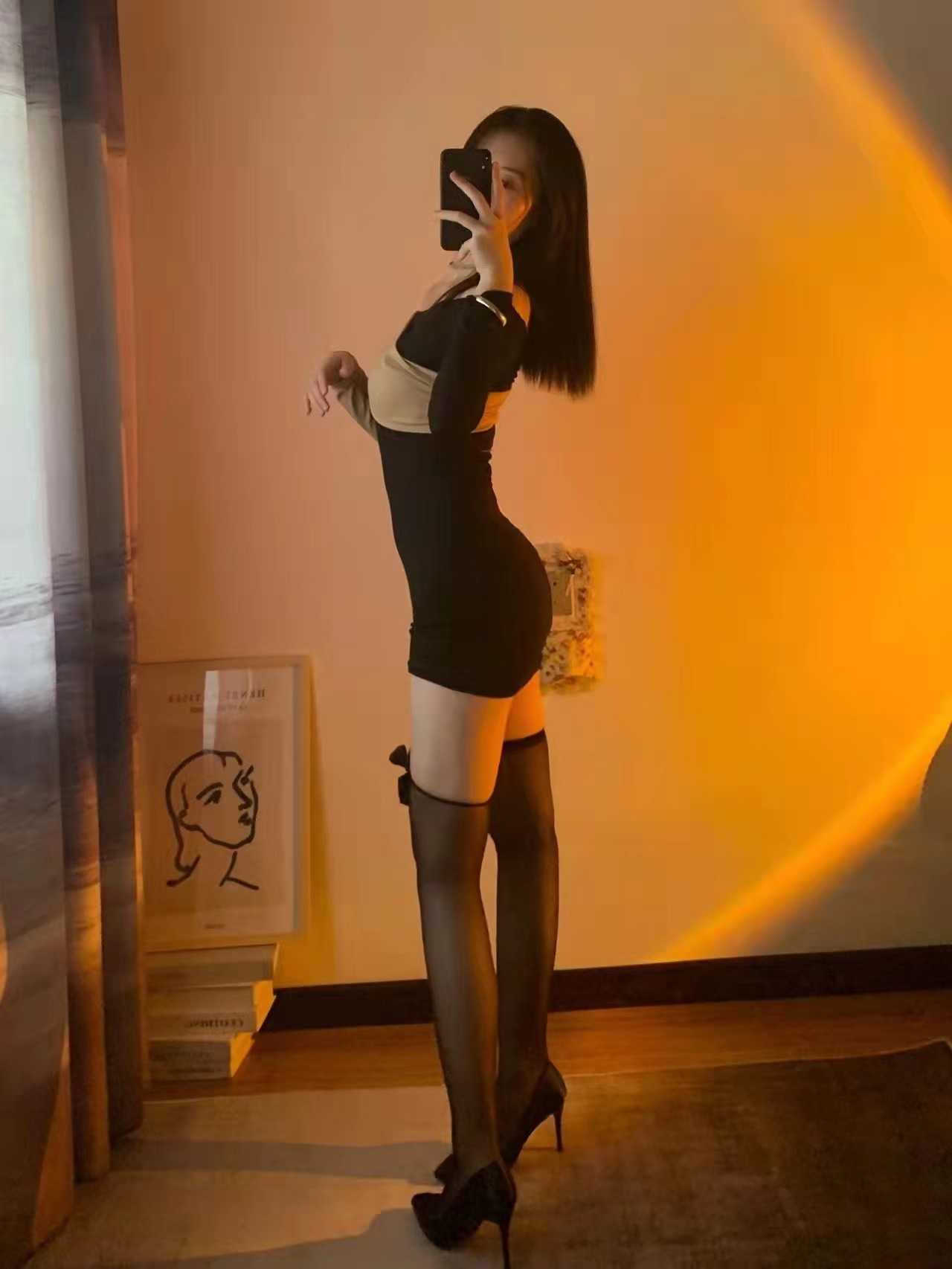 性感尤物黑丝小姐姐