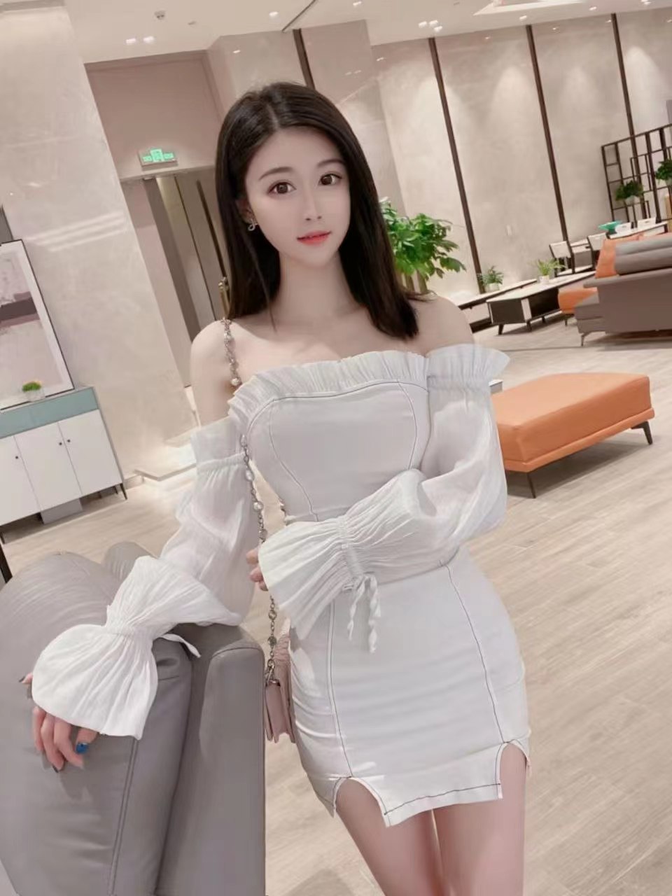 很听话很配合，而且她特别喜欢抱着艹她