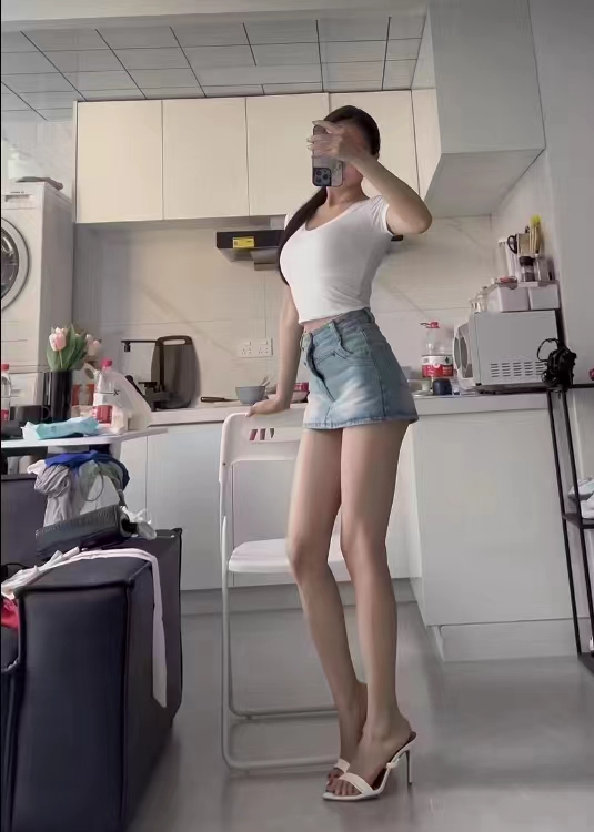 性感高挑美女，很有欲望