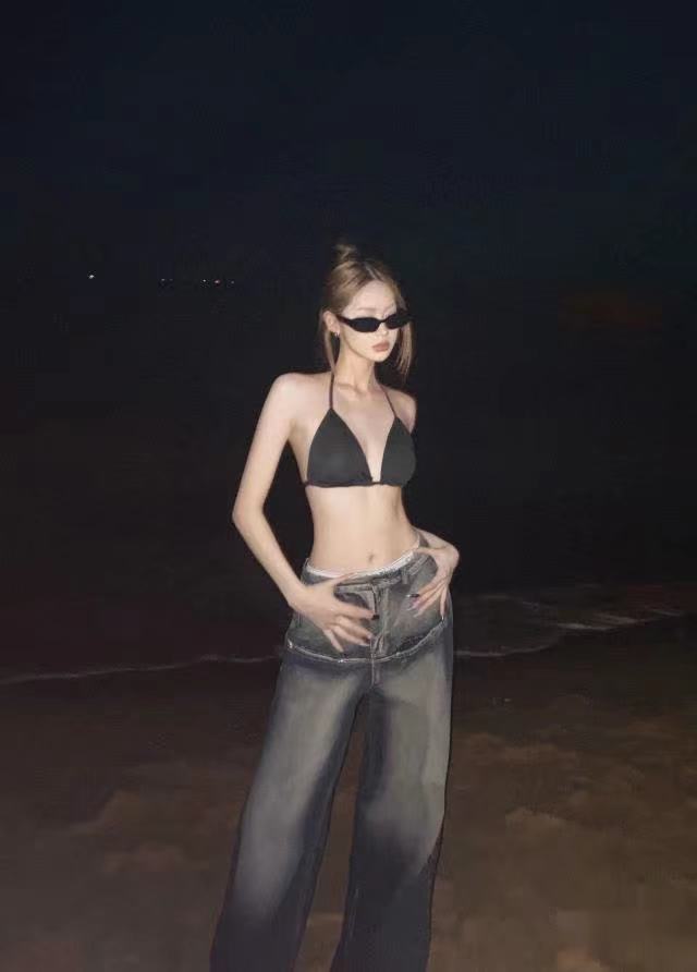 艹了几下开始变换姿势玩