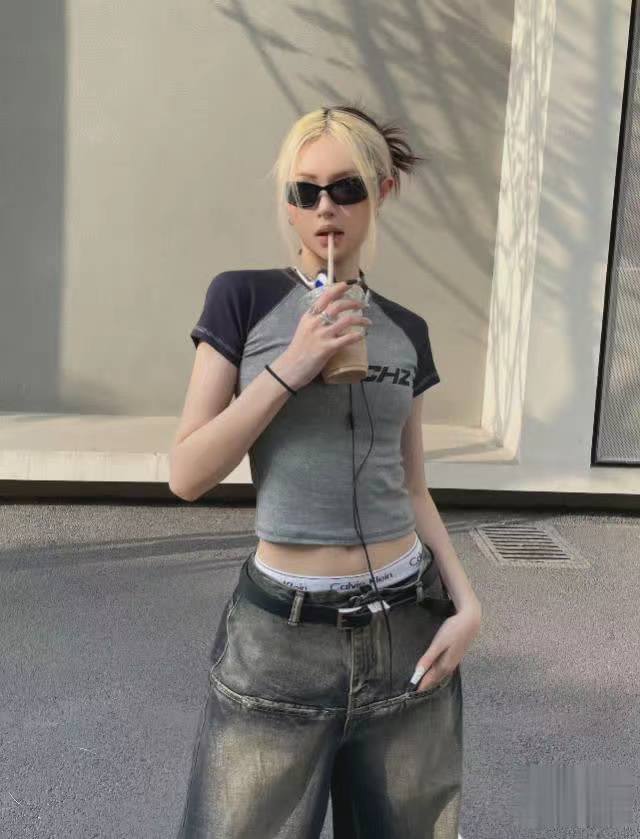 艹了几下开始变换姿势玩