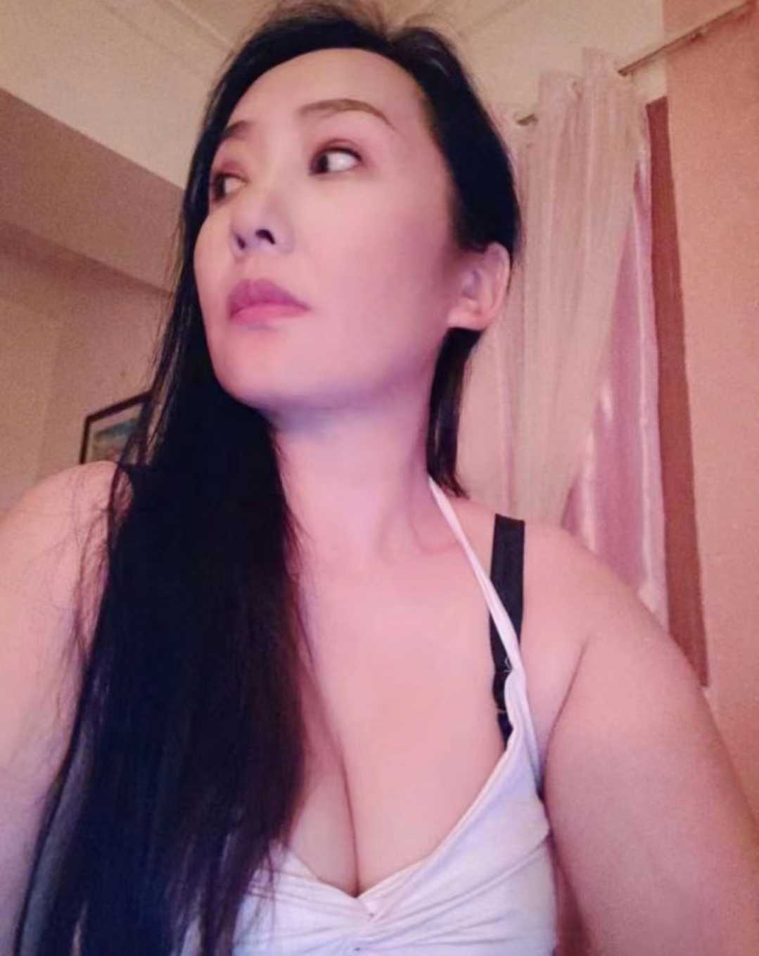 丰满大胸服务控熟女