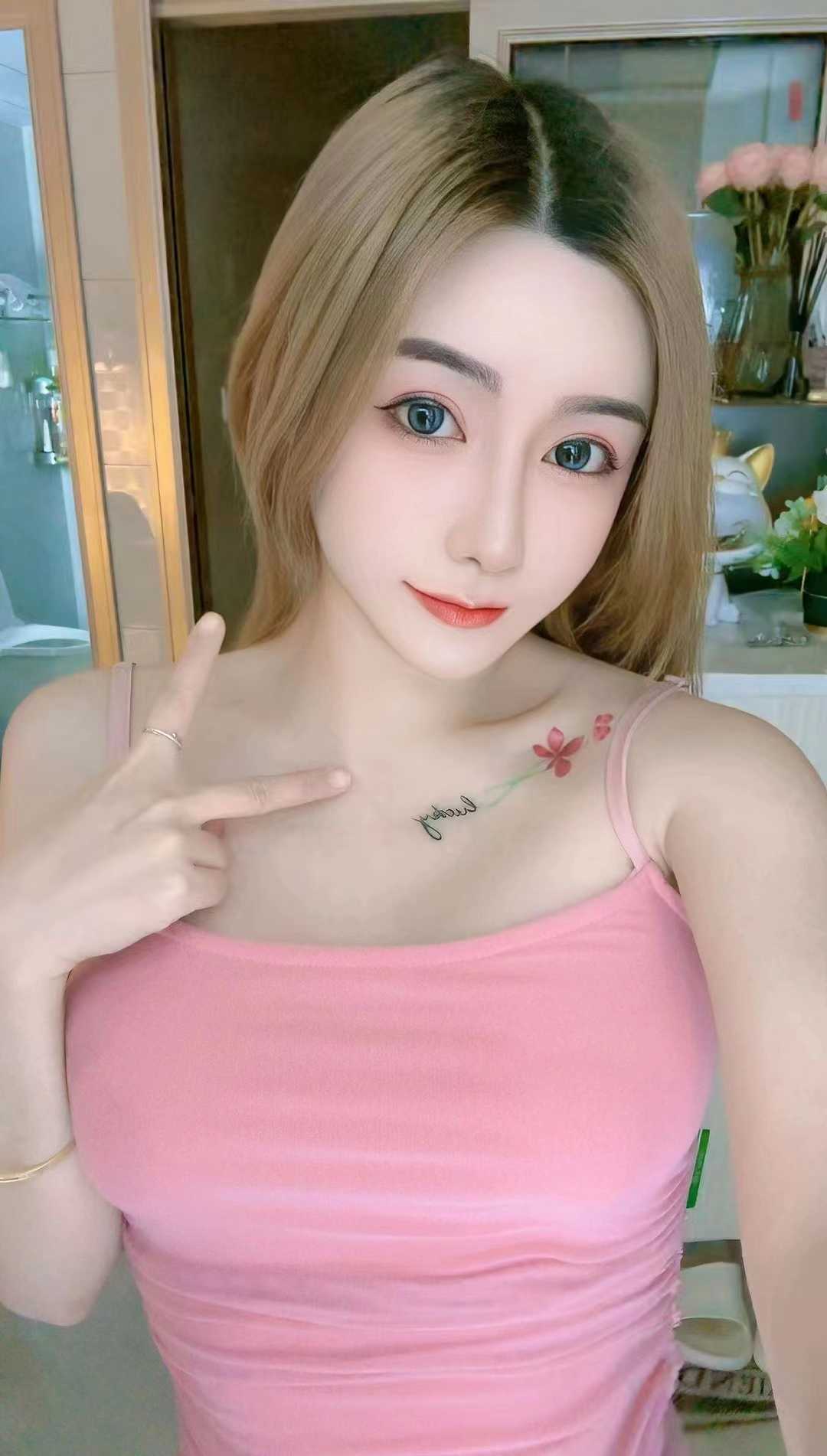 KH很好，胸揉起来软绵绵的