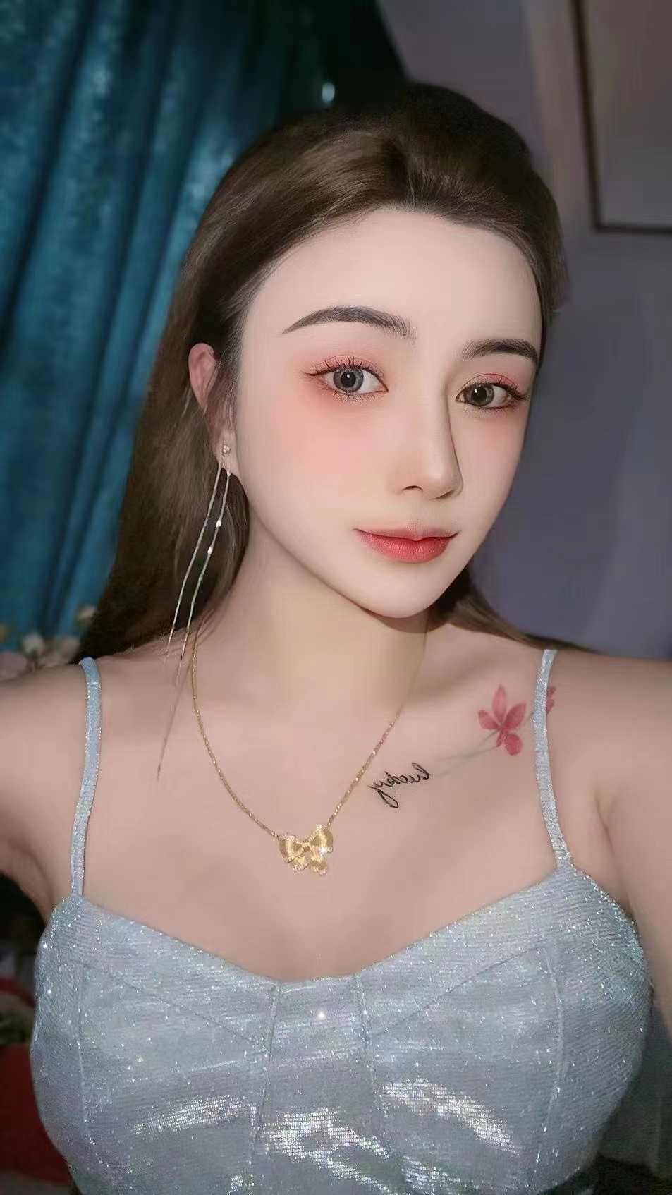 KH很好，胸揉起来软绵绵的