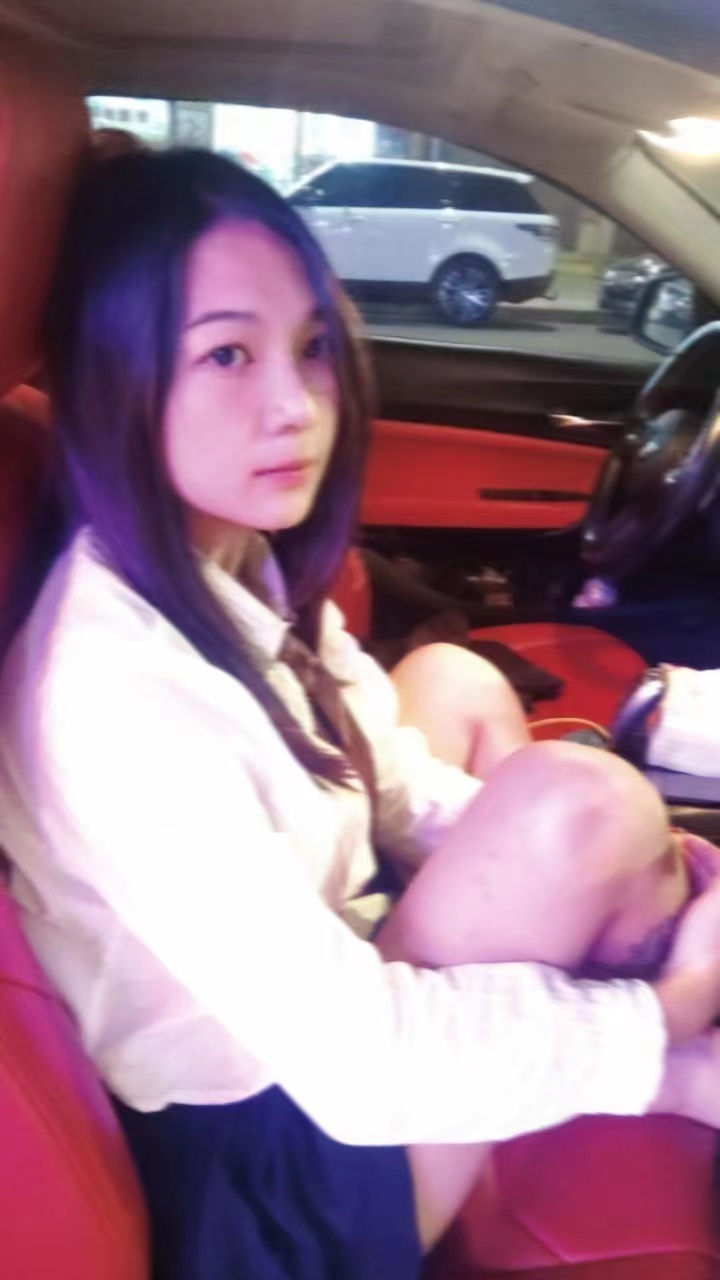 18岁的纯学生妹