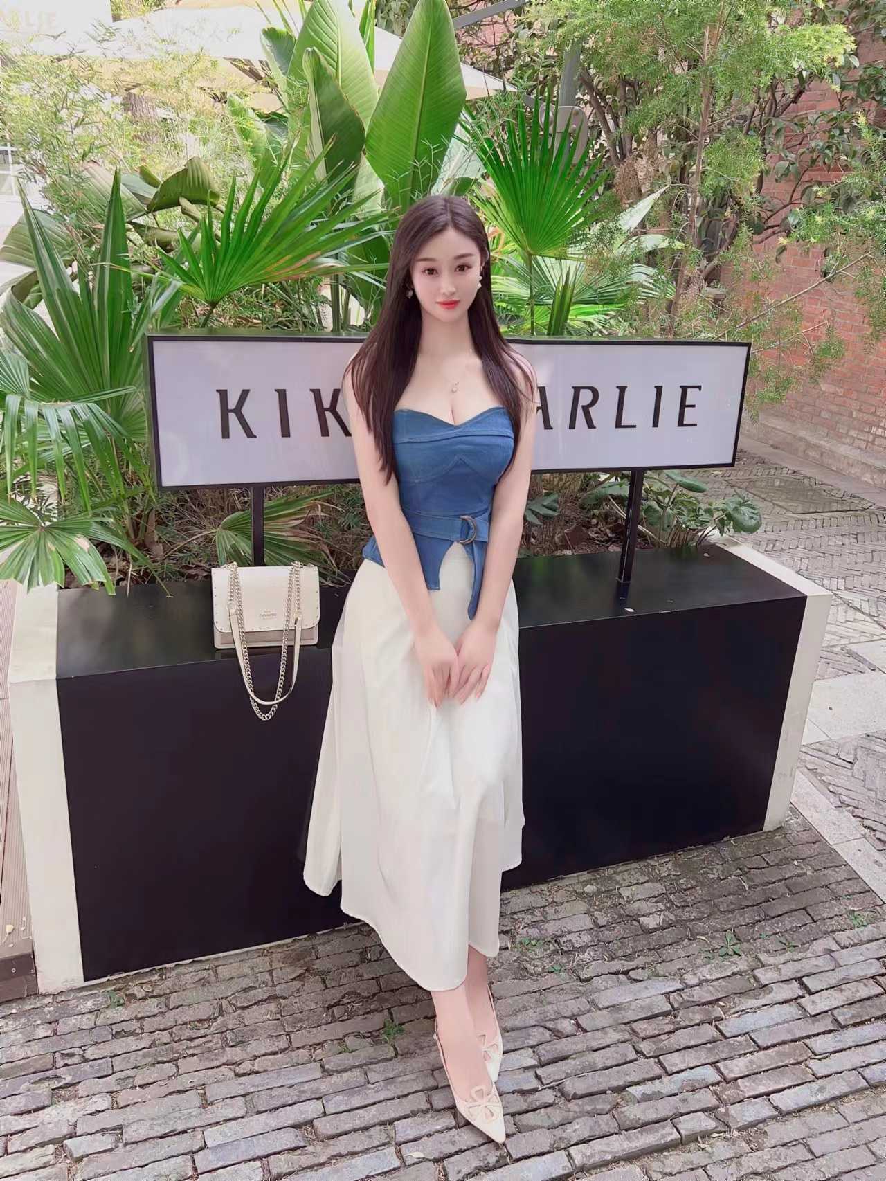 身材很棒很性感的小姐姐