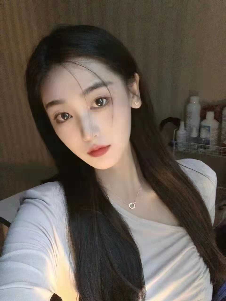 身材颜值很棒的小姐姐