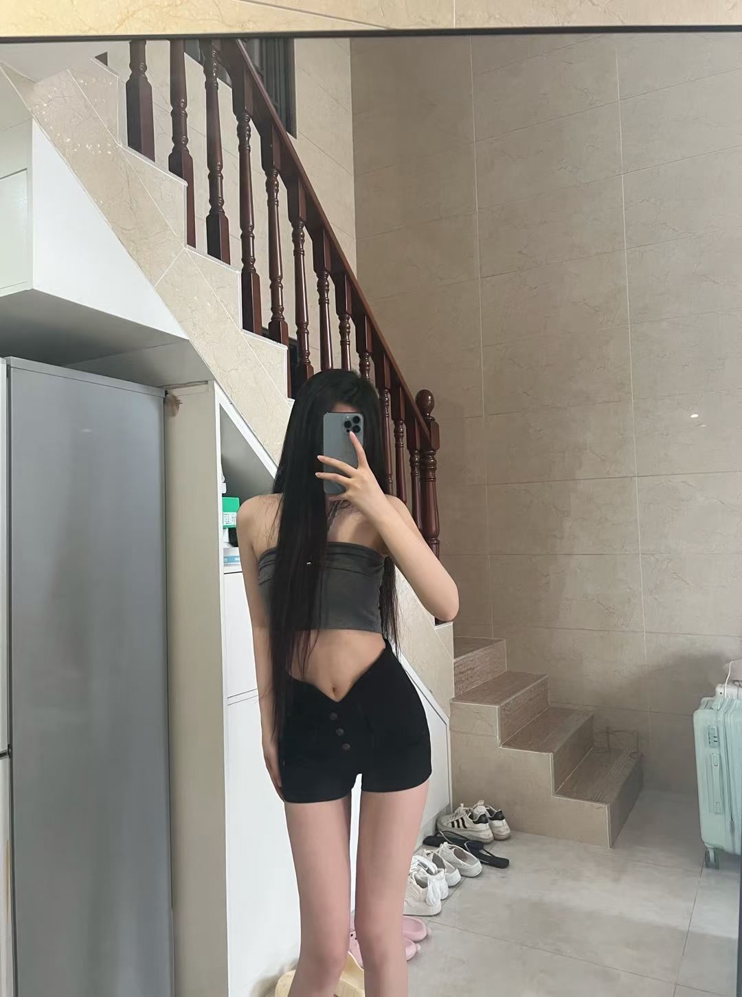 苗条蜜桃臀甜甜