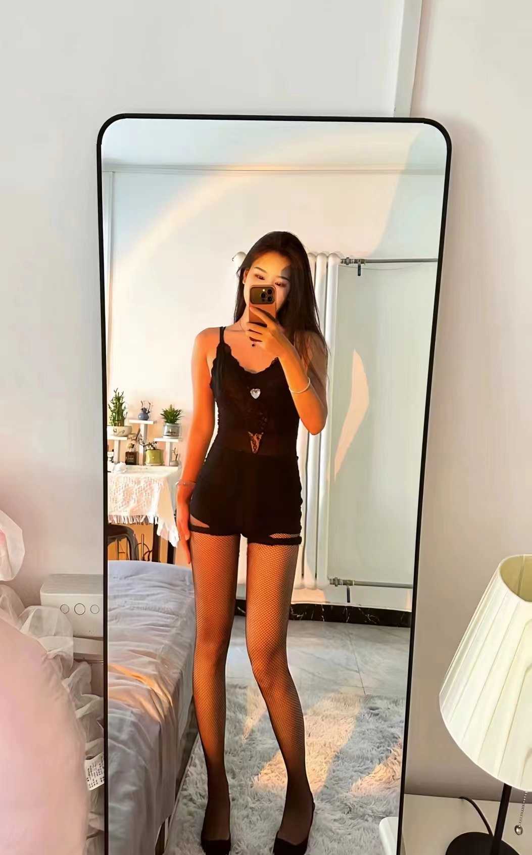 玩的挺爽的，身材比例好