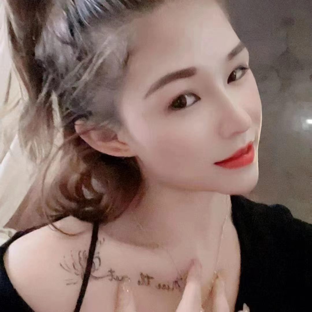 姿势很多。也可以自己调教