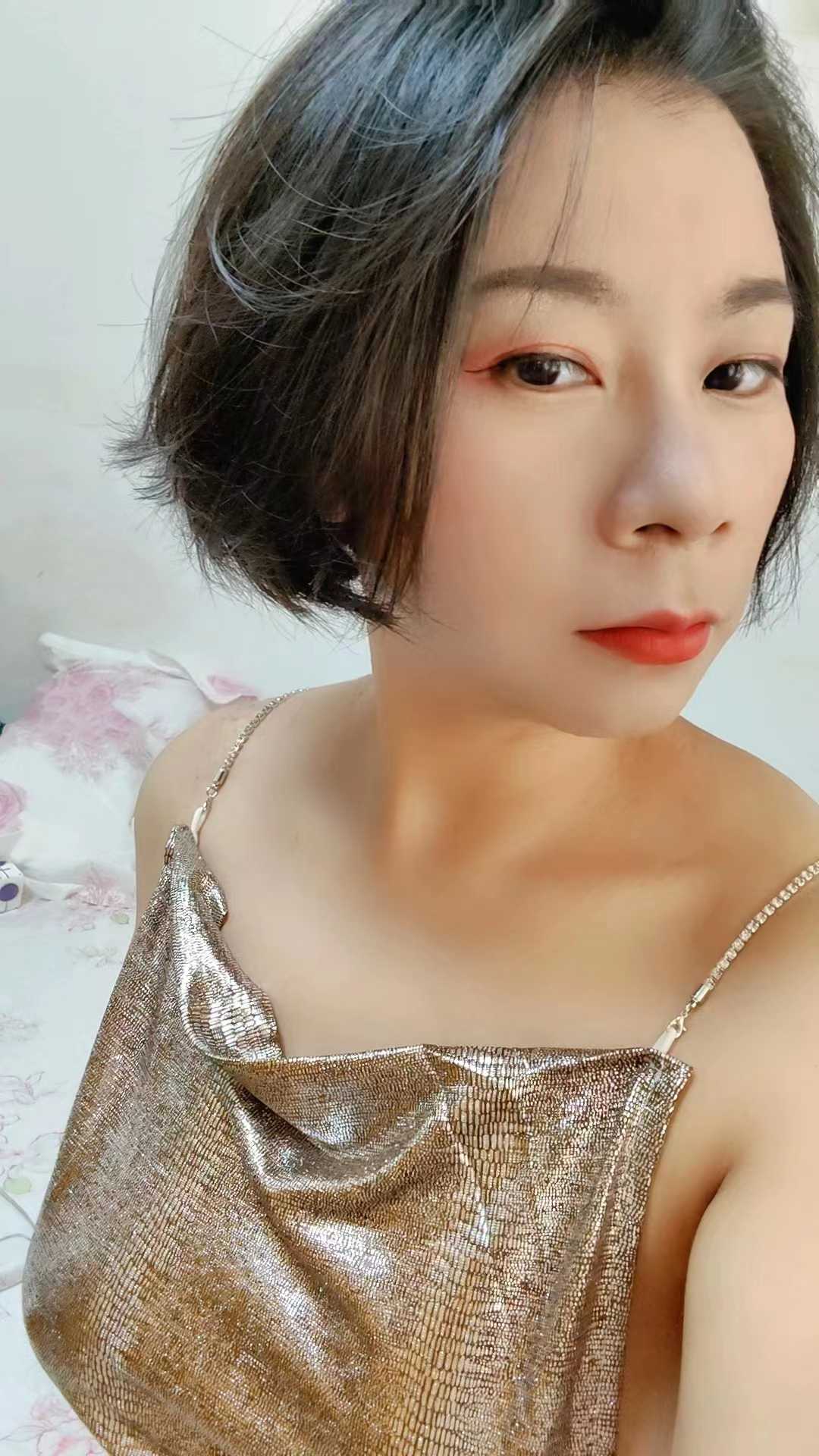 胸很滑的优质少妇一枚