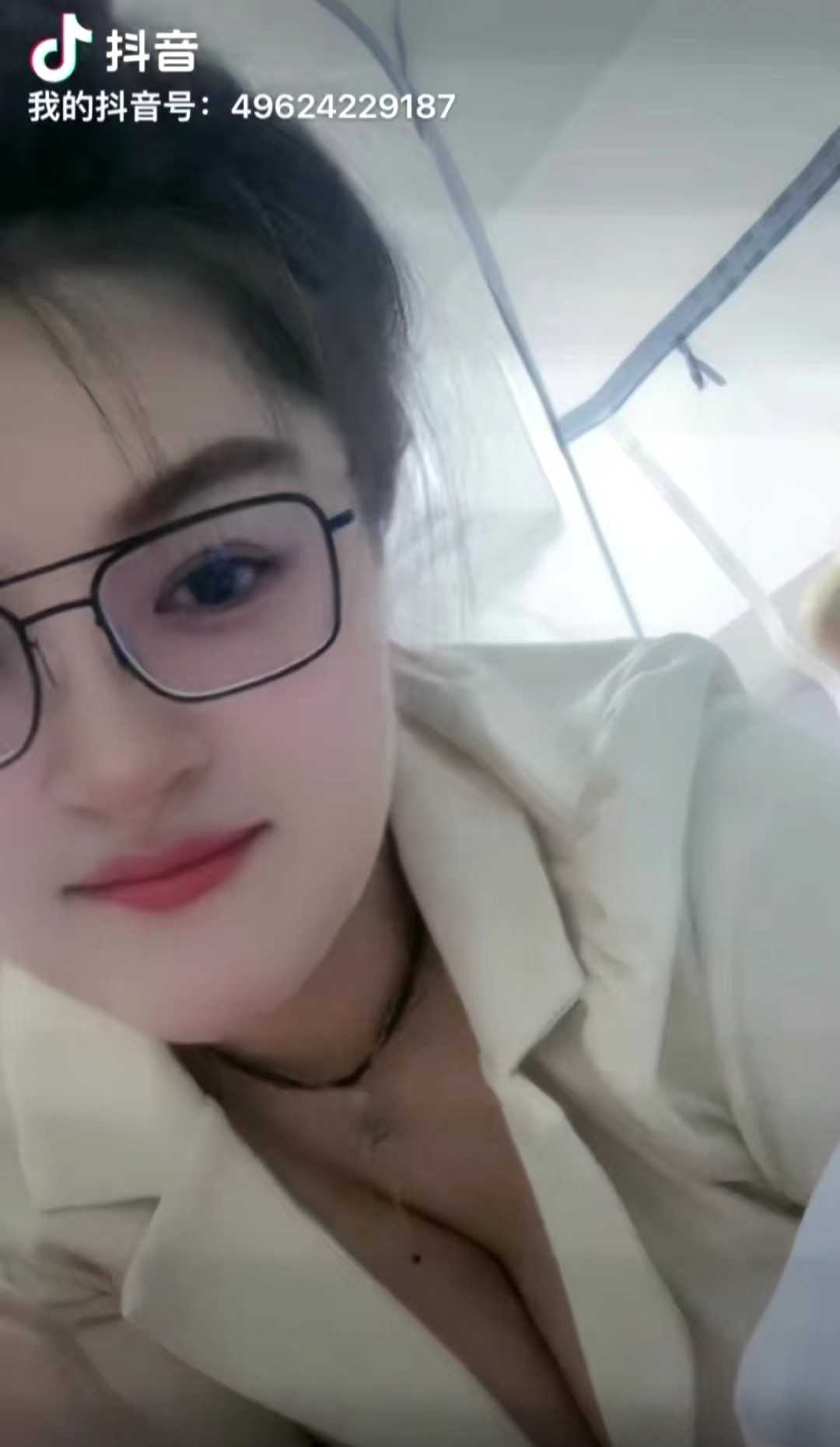 看到胸 太让人有欲望了