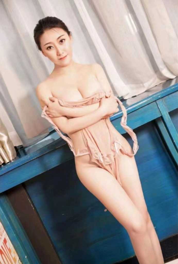 活好不黏人，胸大丰满