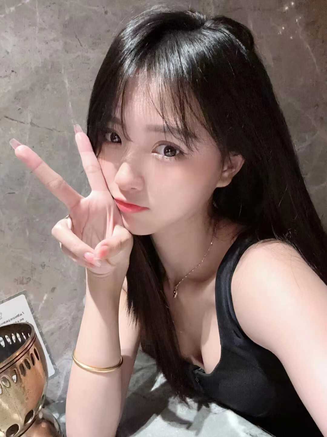 小穴很紧，好刺激