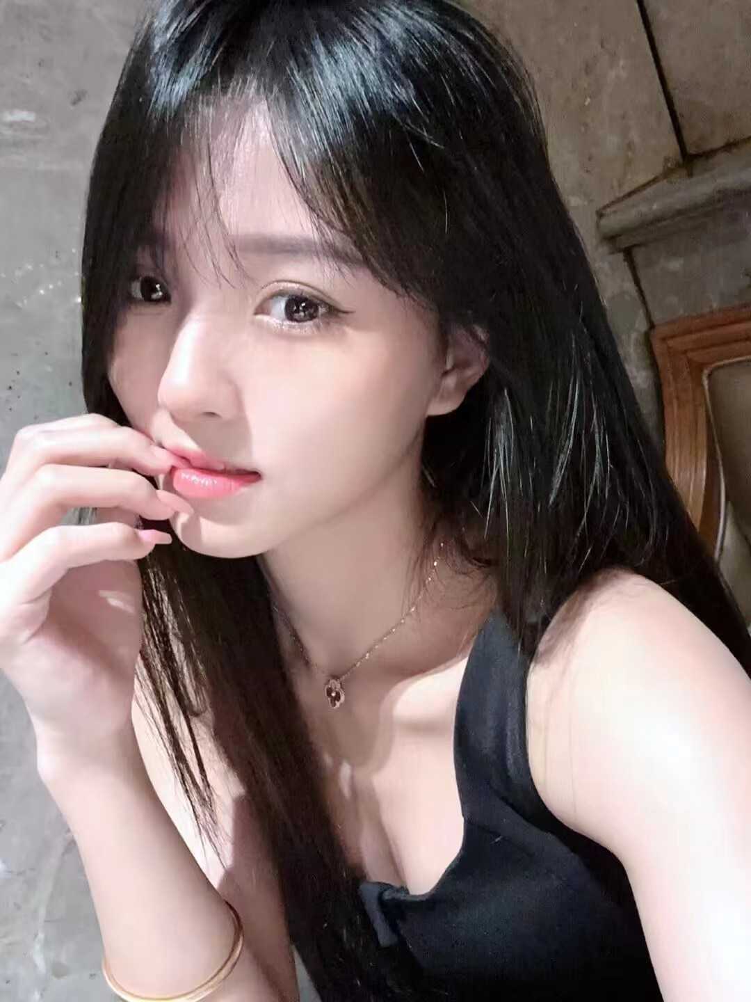 小穴很紧，好刺激