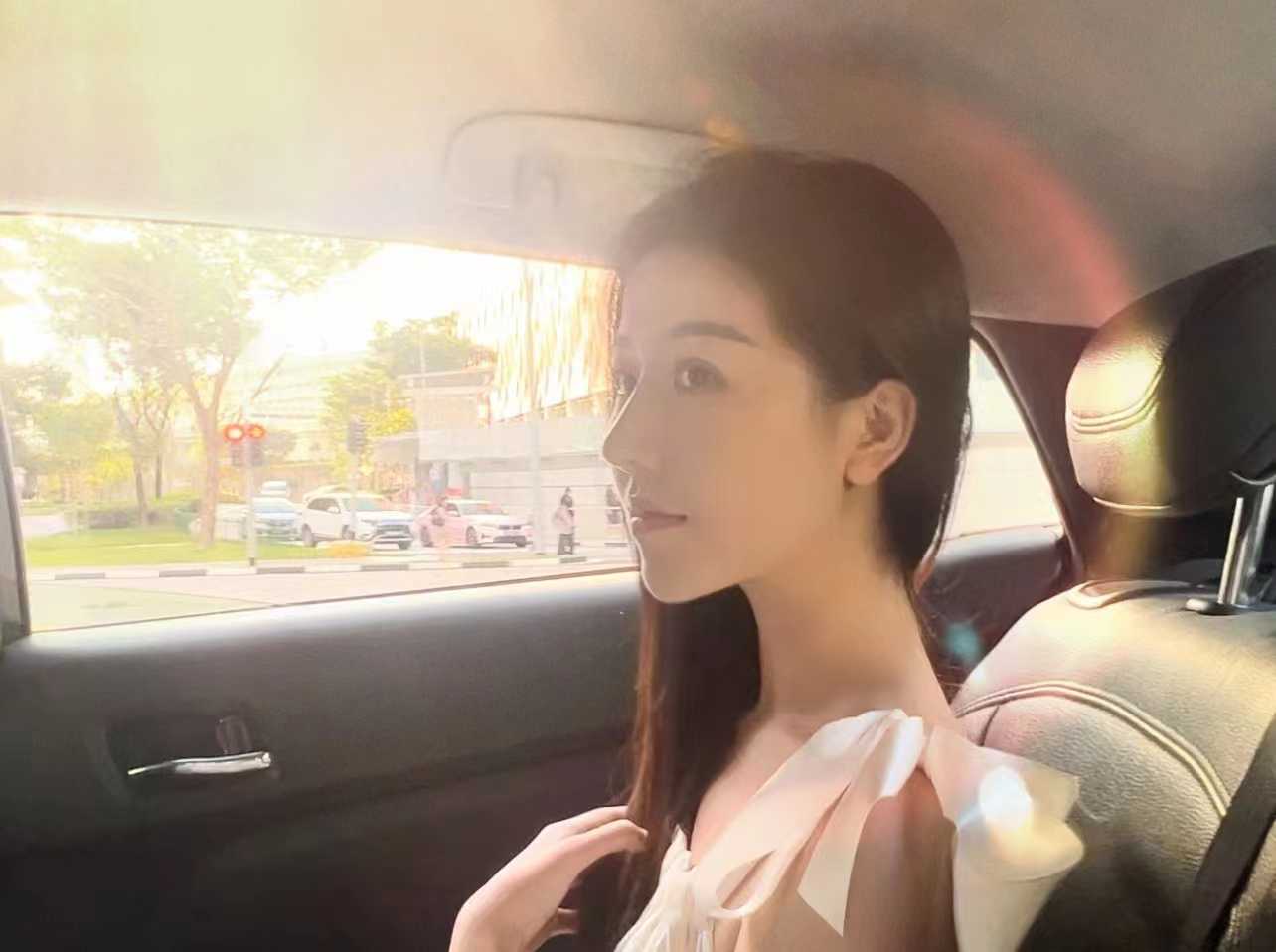 妹子漂亮，年轻身材好