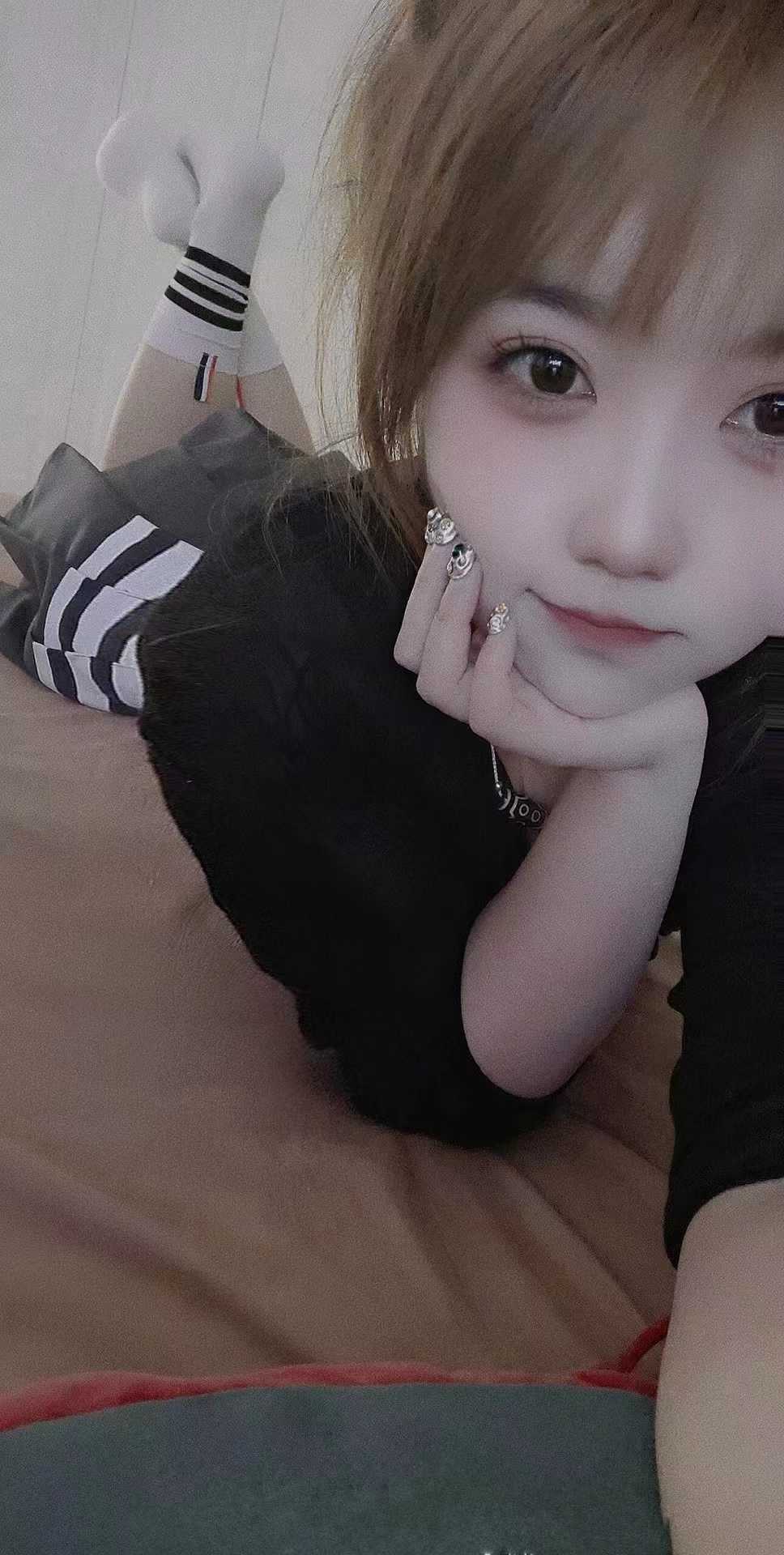 舌头很灵活，小穴也很紧