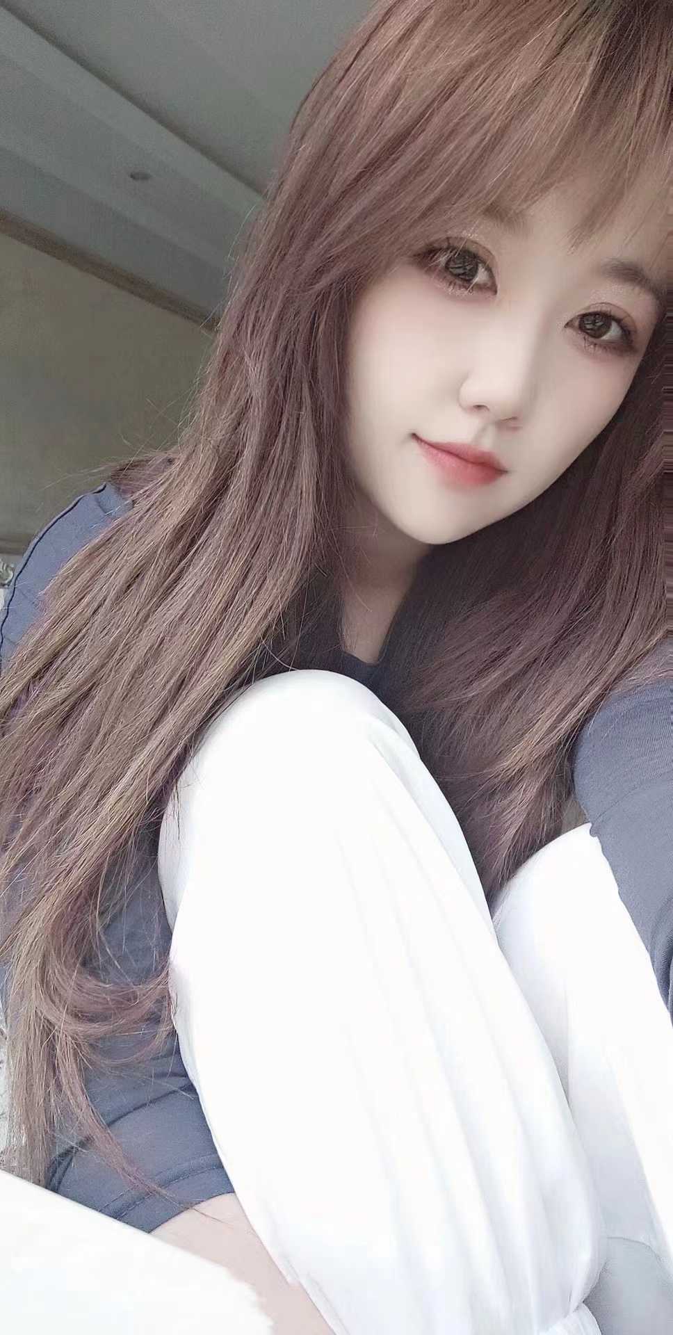 舌头很灵活，小穴也很紧