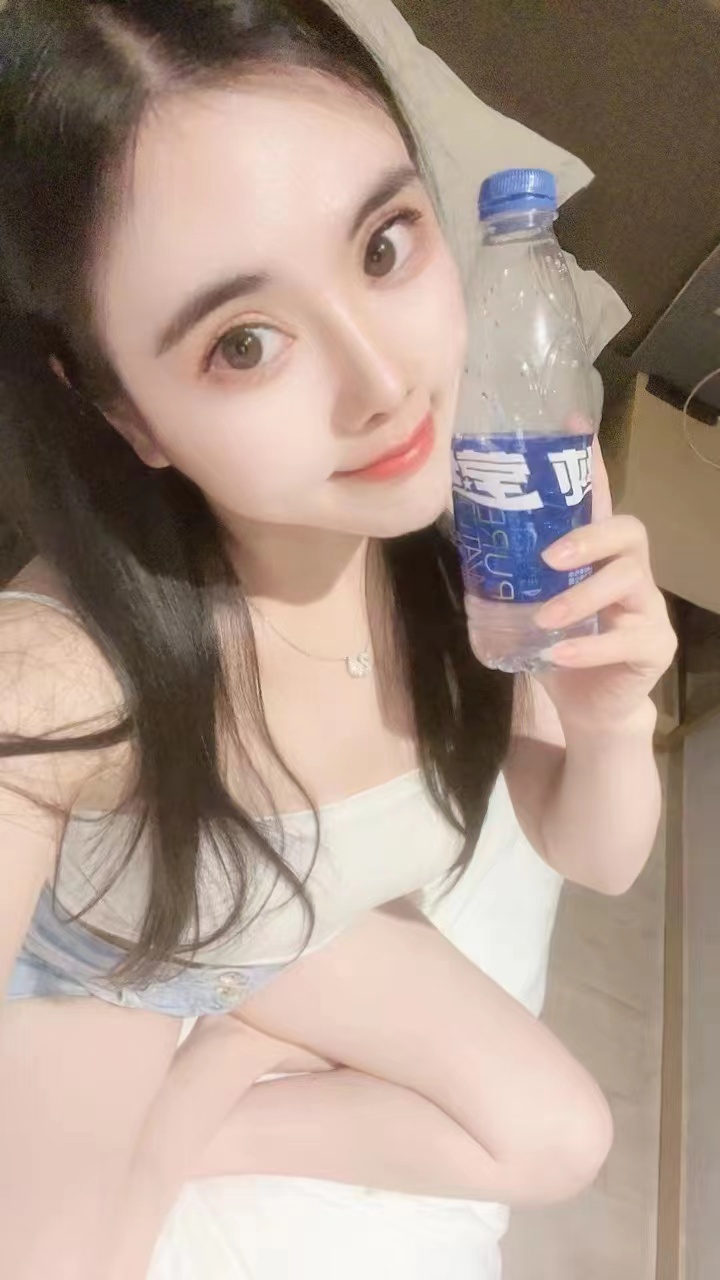 胸大屁股翘，服务一流