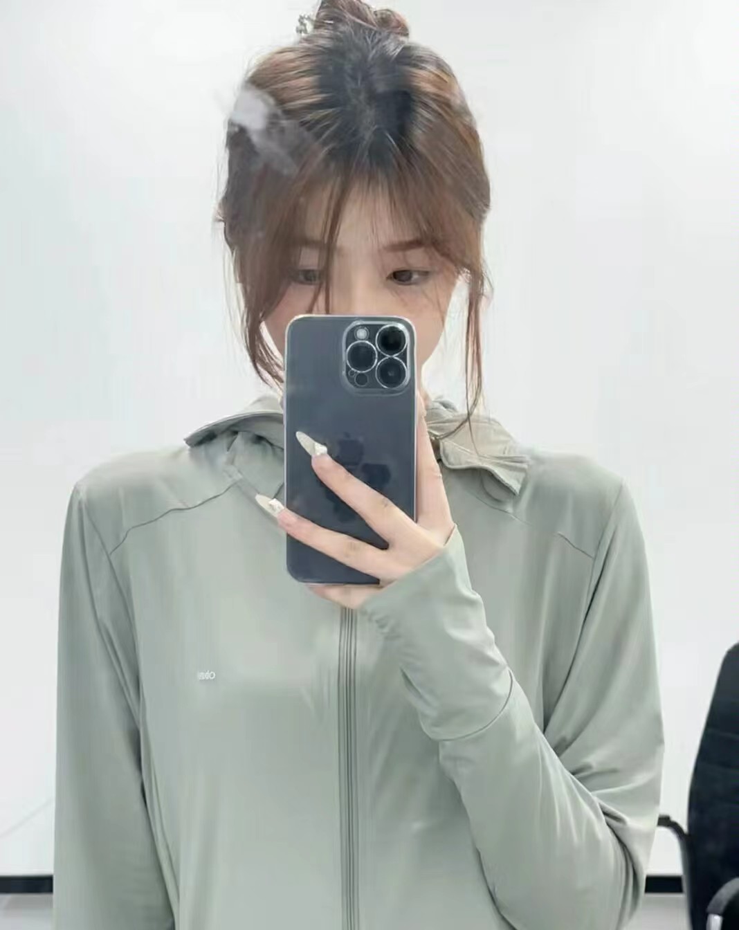 让她坐上面，很是享受