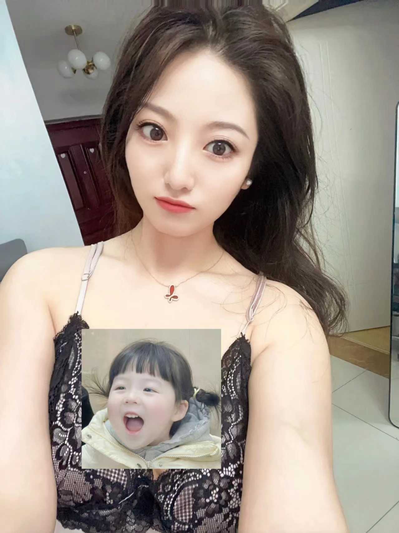 年轻貌美气质非常好的小姐姐