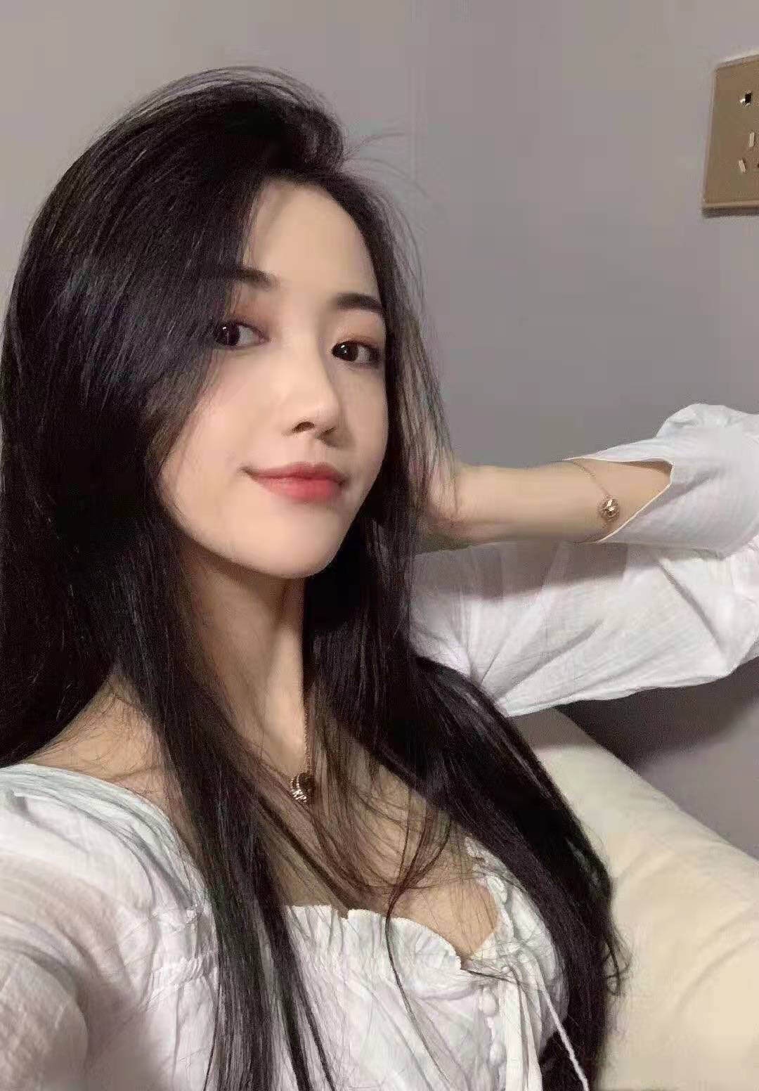 每个女孩都有独特的风格，可制服，可御姐，可萝莉，女孩最喜欢双飞