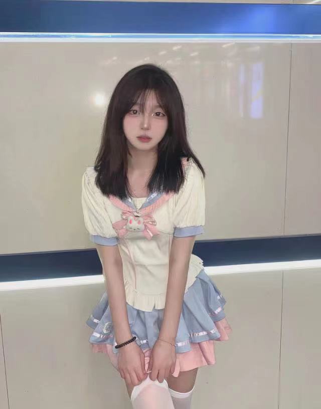 妹子b很紧，年轻粉嫩