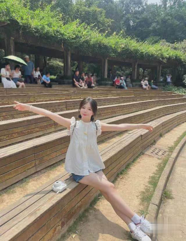 抓着腿，各种抽插