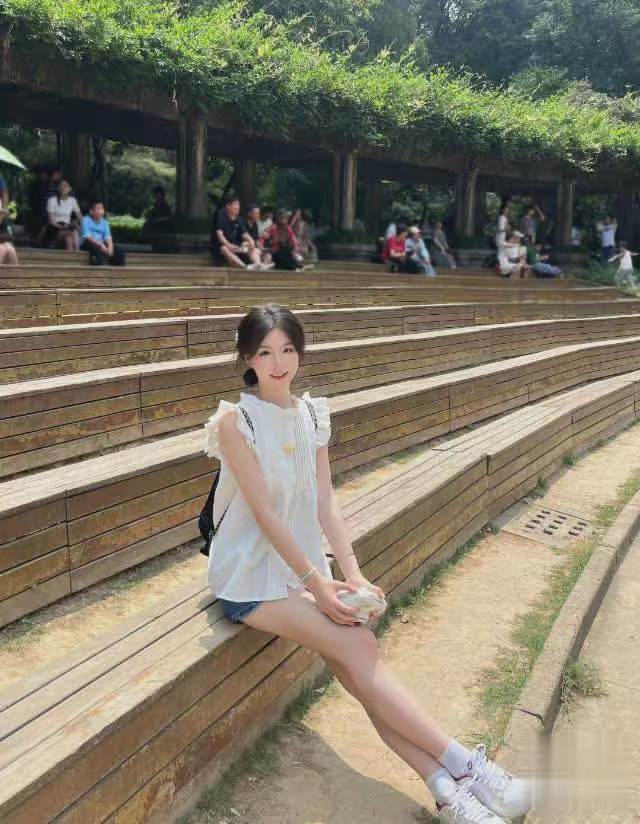 抓着腿，各种抽插