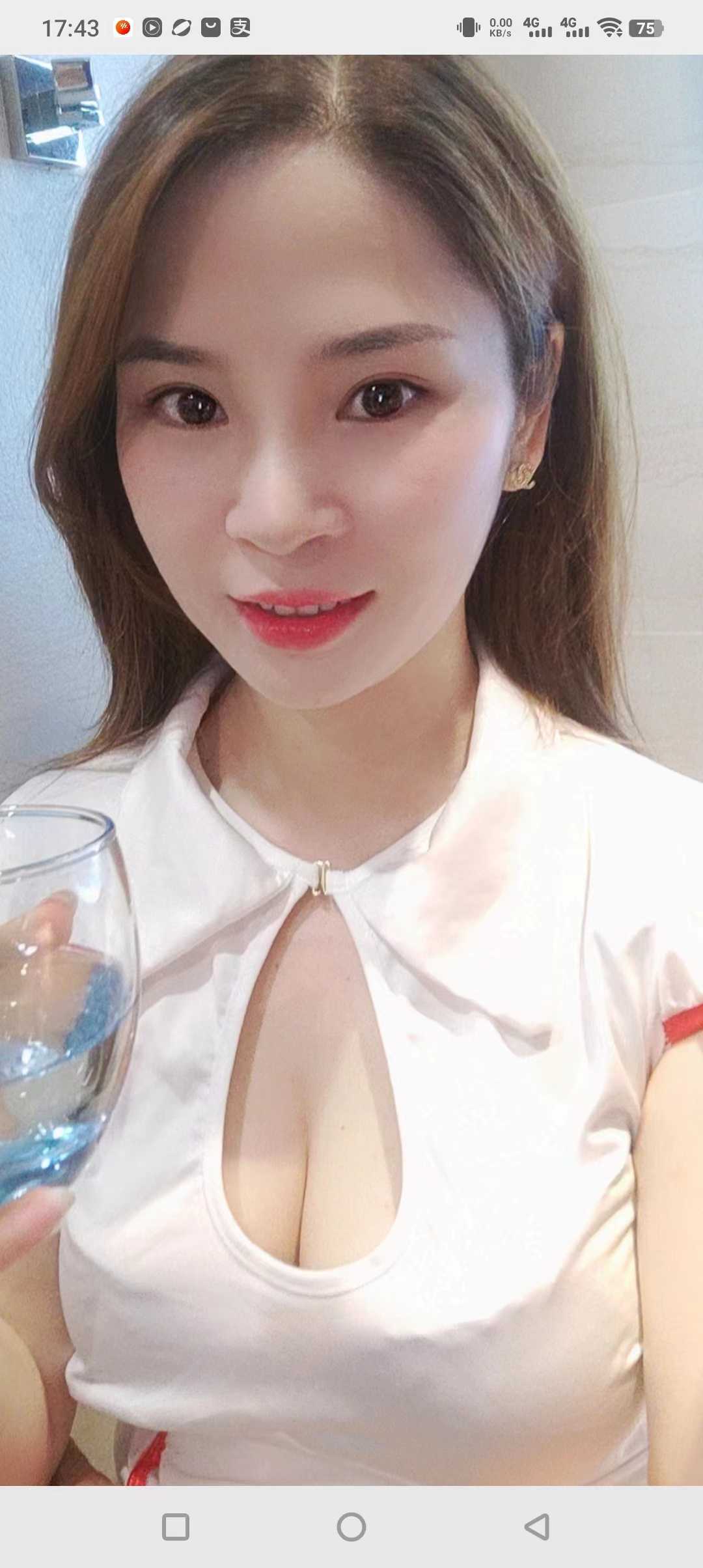 做~ai的时候，小姐姐特别投入