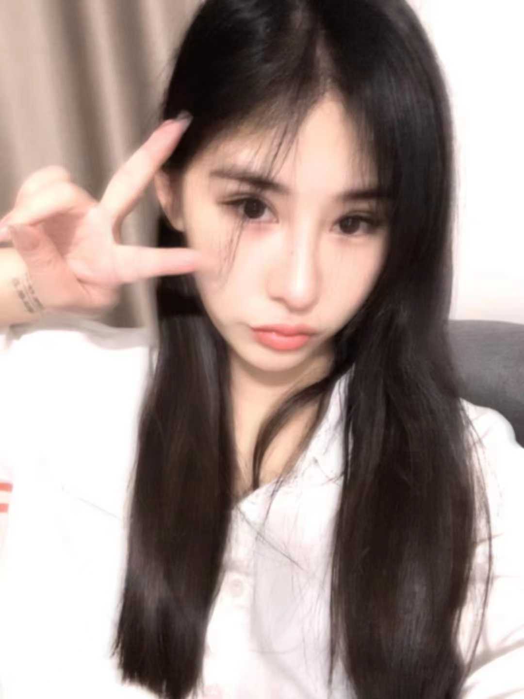 最喜欢摸这种嫩嫩的奶子了