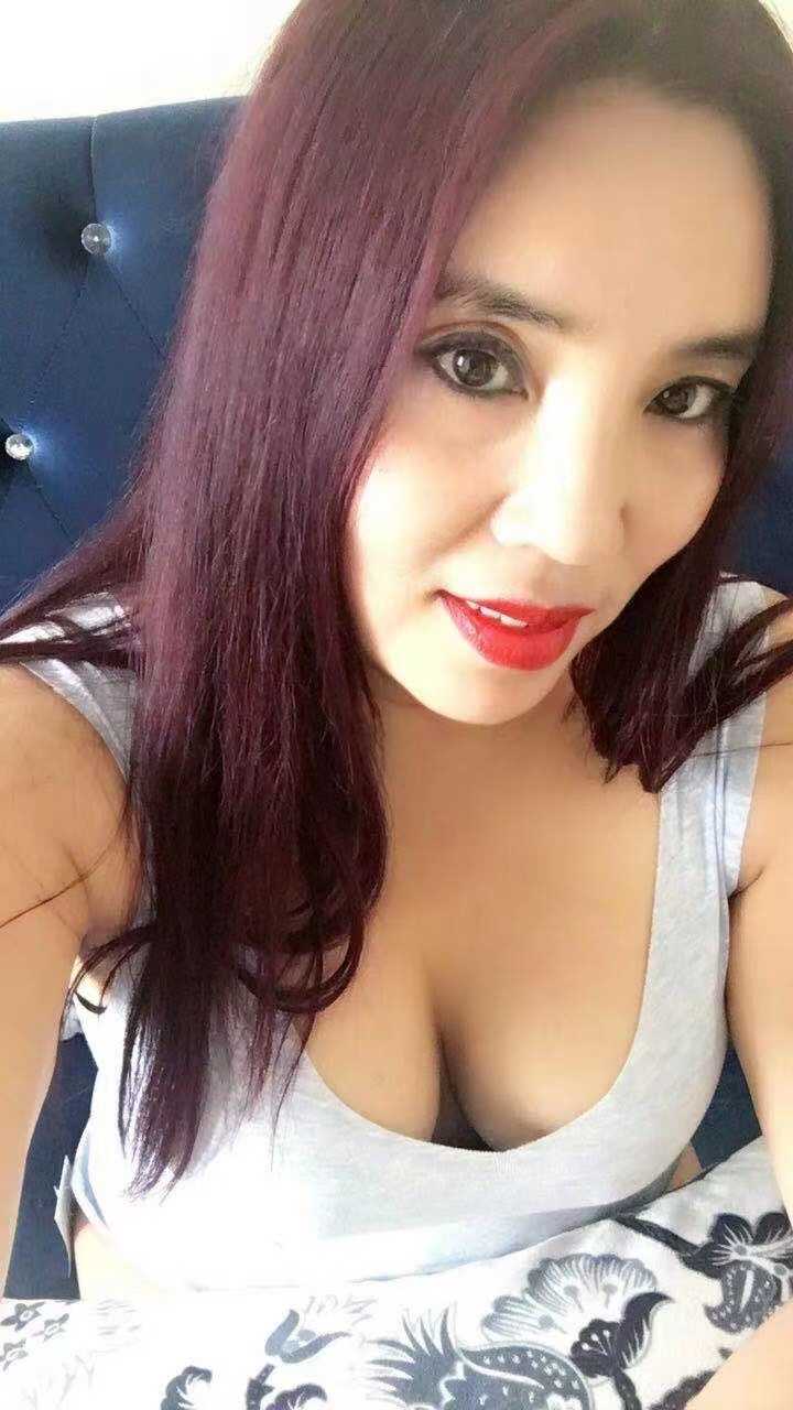 丰满型少妇非常满足