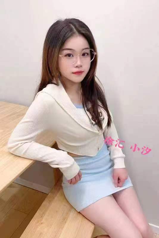 人很热情开放，胸大臀翘