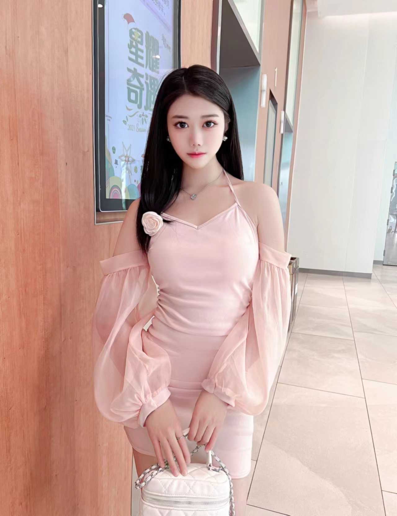 极品妹子一枚值得试试