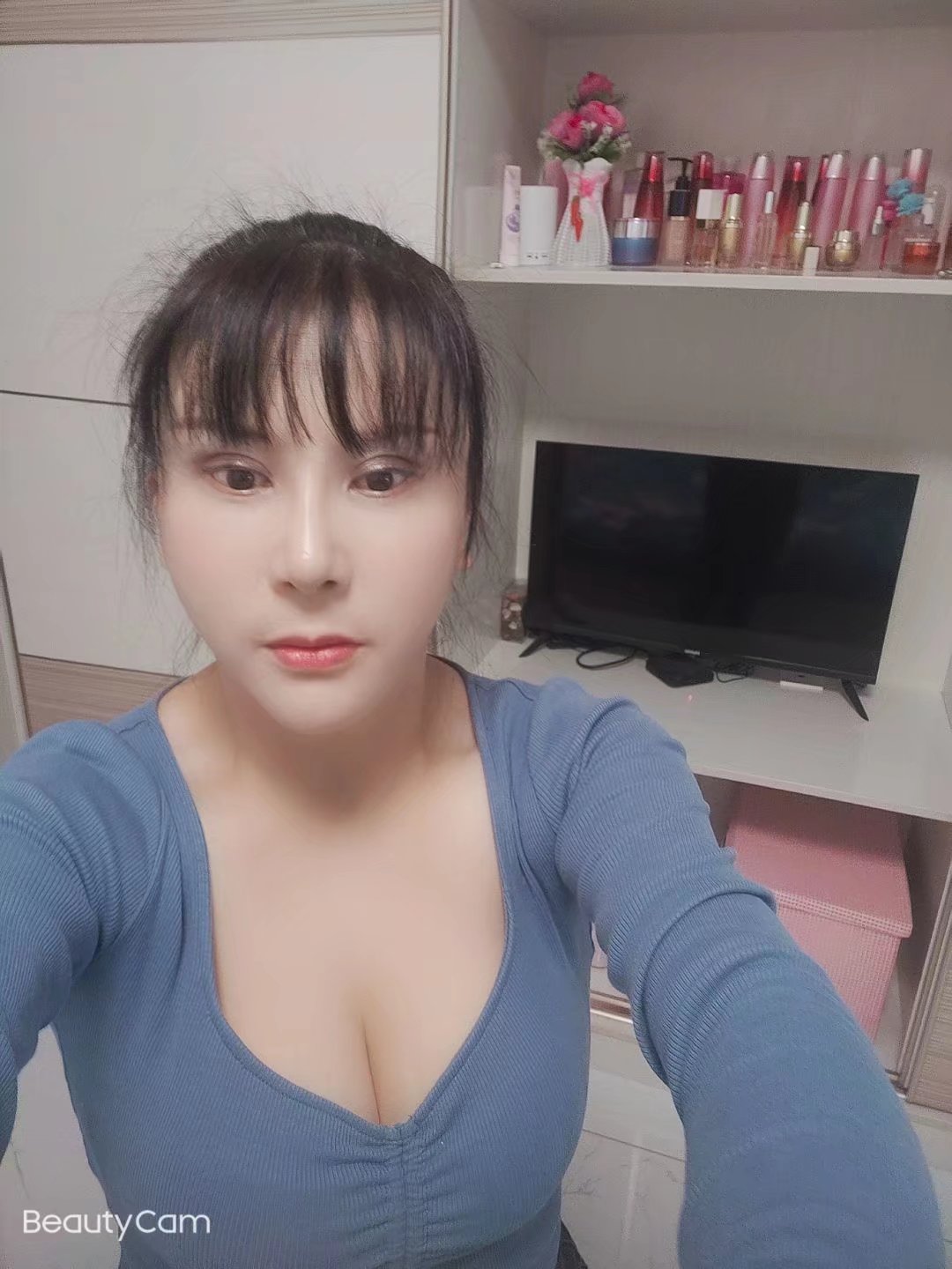 小姐姐自己的公寓，环境好，很温馨。配合度也很棒，不机车。到时提前联系