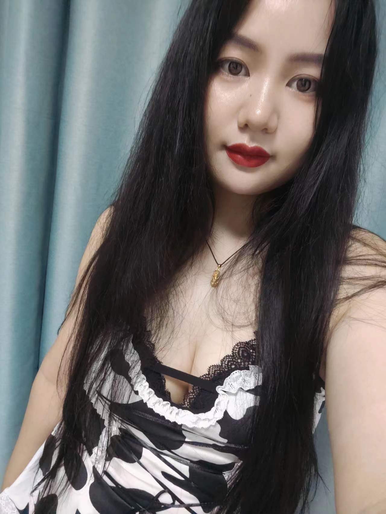 小姐姐有颜值，各种姿势都会