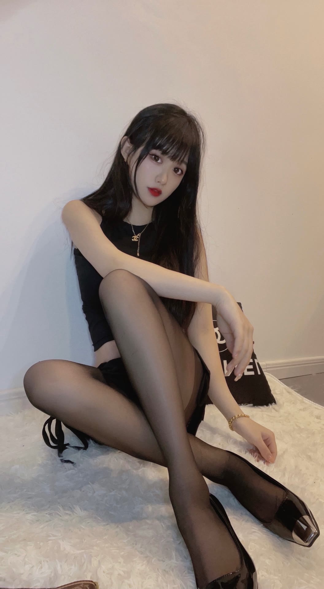 大胸jk嫩妹，各种丝袜道具都有