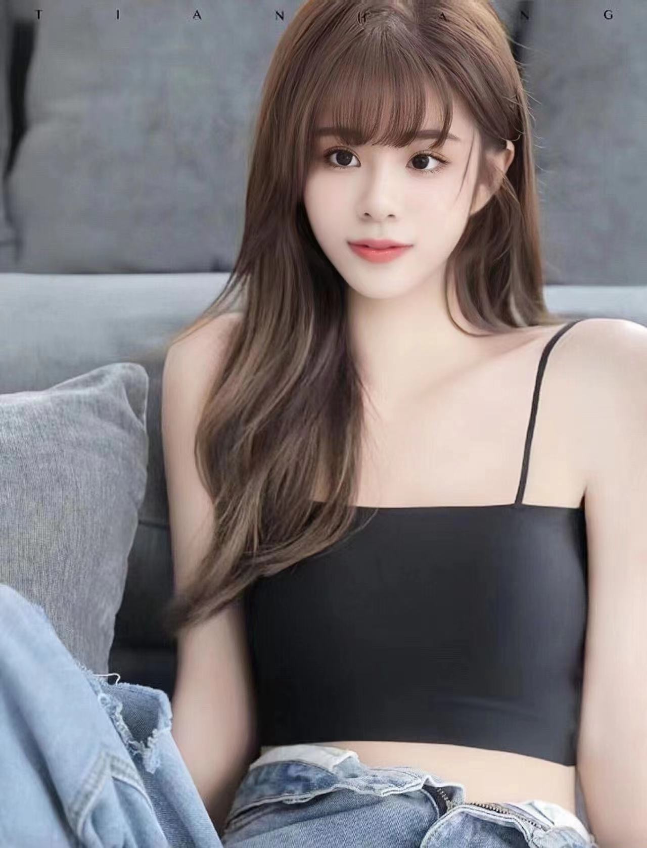 公寓酒店尤物，开朗活泼，性感开放。