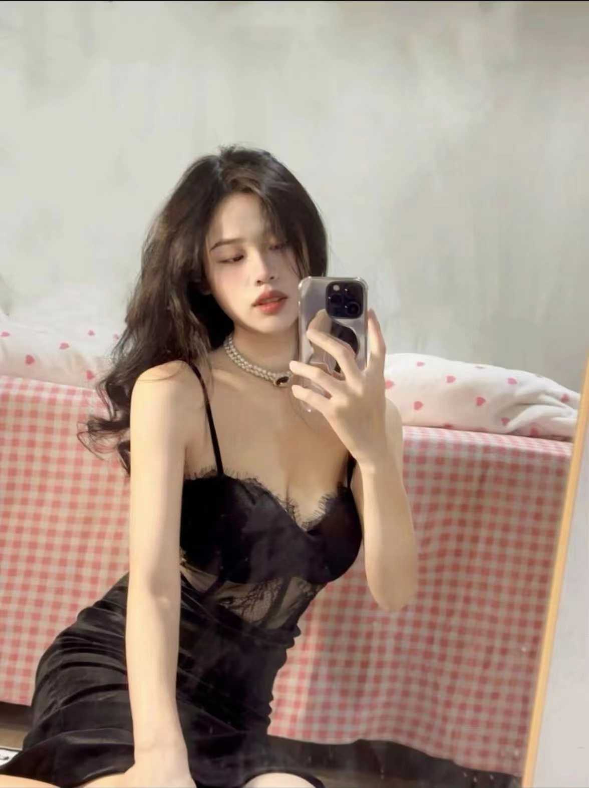 妹子的胸很大，各种姿势都会kh也很棒